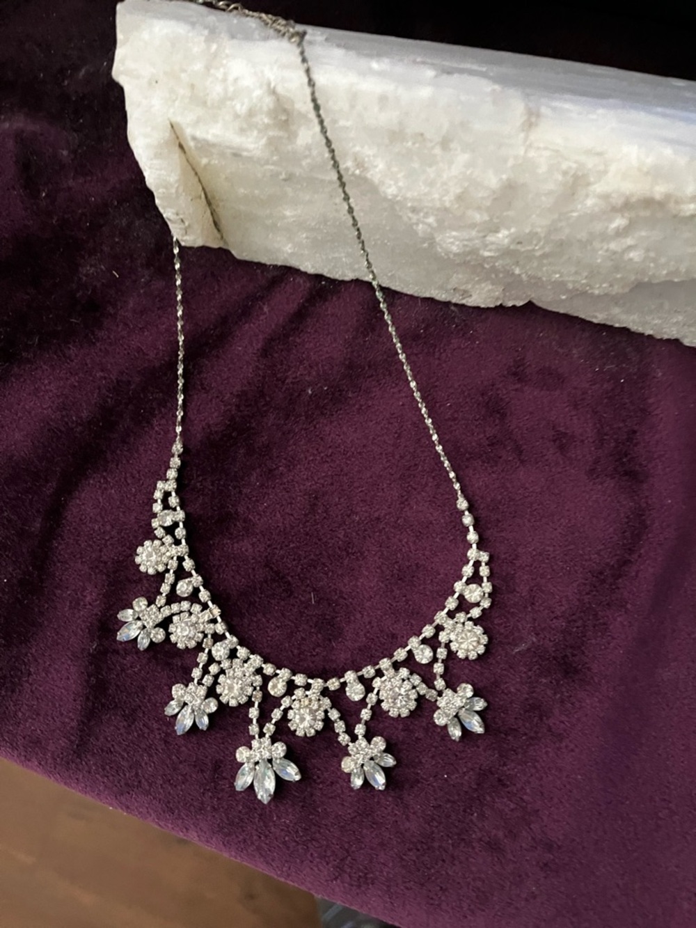 Lovely Feminine Vintage Silver Faux Diamond Crystal Floral Bib 20 Inch Necklace